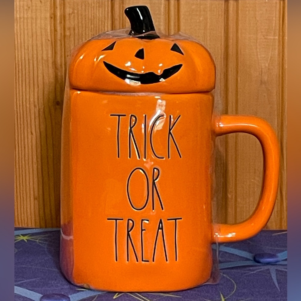 🔥3 for $15 Sale- NWT- Rae Dunn Halloween mug with cover
